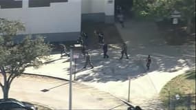 Fusillade dans un lycée en Floride: au moins 17 morts, le tireur interpellé 