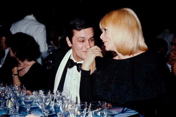 Alain Delon et Mireille Darc en 1976.