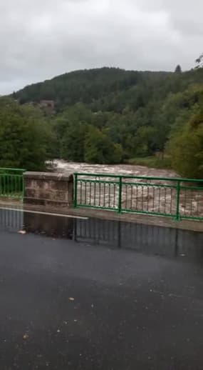 Orages dans le Gard: les images de crue à Pont d'Hérault - Témoins BFMTV