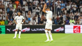 Amine Harit remercie le Vélodrome pour son ovation lors du match amical face à Leverkusen (1-2), le 2 août 2023