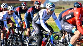 Sonny Colbrelli pendant une course en février 2022