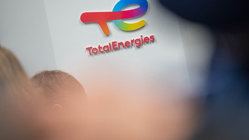 Dans le viseur pour avoir vu son bénéfice bondir de 51% au premier trimestre, Totalenergies propose une ristourne de 10% sur les prix de l'électricité et du gaz pendant 3 ans
