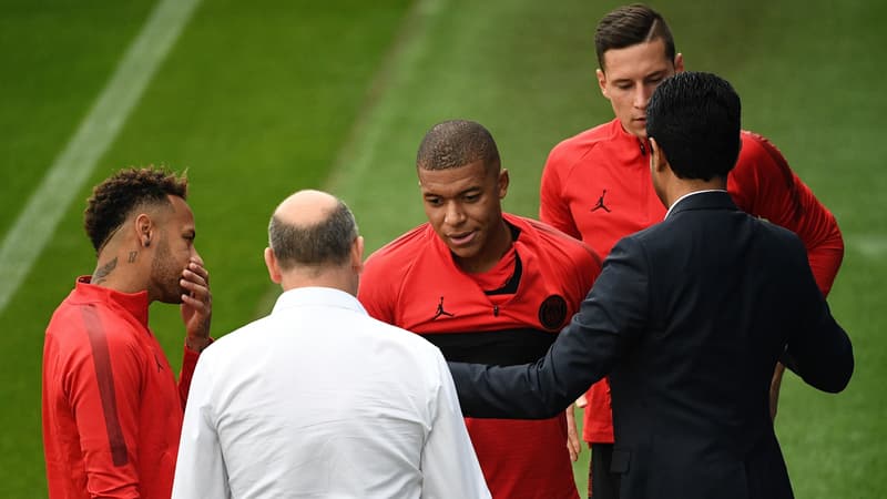 Antero Henrique et Kylian Mbappé, avec Neymar, Julian Draxler et Nasser Al-Khelaïfi, à Saint-Germain-en-Laye le 13 septembre 2018