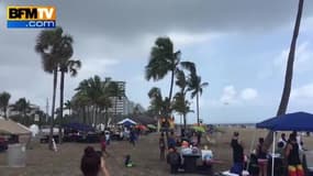 Un château gonflable s’envole à cause d’une mini-tornade sur une plage en Floride 