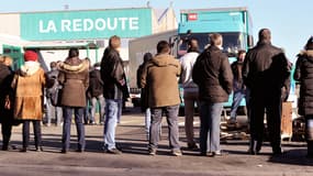 Des salariés de La Redoute bloquant les accès au site de Wattrelos, en février dernier.