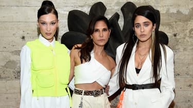 Bella Hadid (à gauche) lors d'un dîner Louis Vuitton à New York, accompagnée de ses amies Laurie Lynn Stark et Jesse Jo Stark