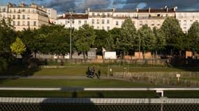 Des policiers municipaux patrouillent dans les jardins d'Éole le 19 mai 2021