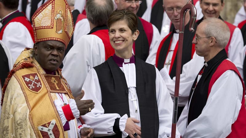 Libby Lane avait été ordonnée prêtre en 1994, le même jour que son mari George, devenant l'une des premières femmes du pays à occuper cette fonction.