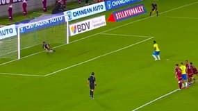 Vinicius manque son penaty lors de Venezuela-Brésil (1-1, qualifs Coupe du monde 2026), le 14 novembre 2024