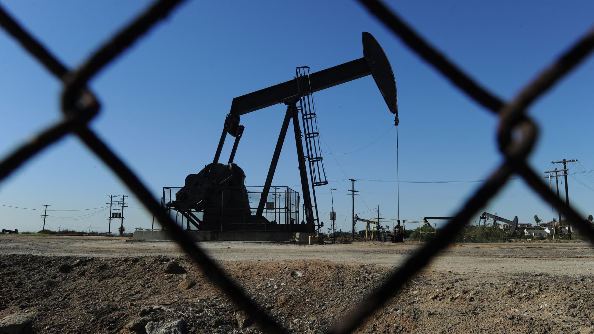 POUR RÉPONDRE À LA DEMANDE EN ÉNERGIES FOSSILES D'ICI 2050, IL FAUDRA INVESTIR MASSIVEMENT DANS DE NOUVEAUX GISEMENTS DE PÉTROLE ET DE GAZ SELON L'AIE