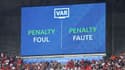 Un écran géant informe du contrôle par la VAR lors de la Coupe du monde féminine de football en France, en 2019, à Lyon. 