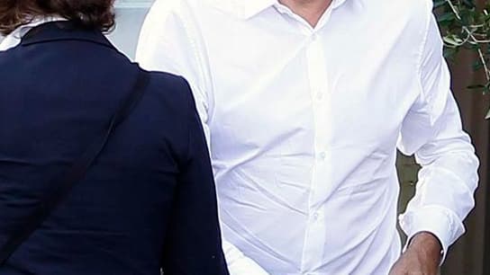 Le retour de la publicité après 20 heures sur les télévisions publiques françaises n'est pas à l'ordre du jour, a déclaré samedi Jean-Marc Ayrault en appelant ses ministres au calme après un couac gouvernemental sur le sujet. /Photo prise le 25 août 2012/