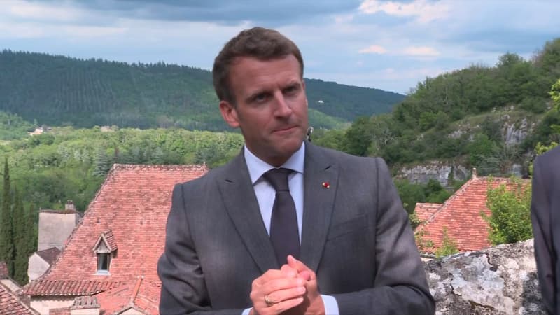 Le président de la République Emmanuel Macron à Saint-Cirq-Lapopie (Lot) le 2 juin 2021.