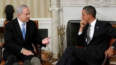Le Premier ministre israélien Benjamin Netanyahu a déclaré vendredi à la Maison blanche qu'il était prêt à des compromis pour parvenir à la paix au Proche-Orient mais a rejeté la proposition de Barack Obama de revenir aux frontières de 1967. /Photo prise