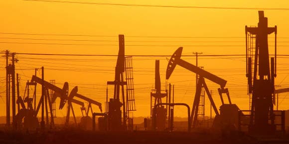 Puits de pétrole en Californie. Puits de pétrole en Californie.