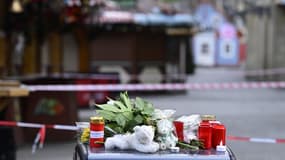 Des bougies disposées près du lieu de l'attaque à la voiture-bélier commise à Magdebourg en Allemagne, le 22 décembre 2024