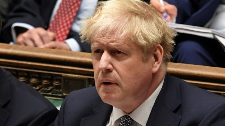 Photo fournie par le Parlement britannique montrant le Premier ministre Boris Johnson à la Chambre des Communes, à Londres le 12 janvier 2022