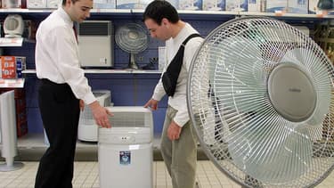 Quand vous achetez votre climatiseur, regardez en premier lieu son classement sur l’étiquette énergie. En fonction de la technologie des appareils, les plus efficaces peuvent être classés en A +++.
