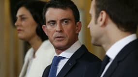 Manuel Valls juge "absurde" de gommer les différences politiques.