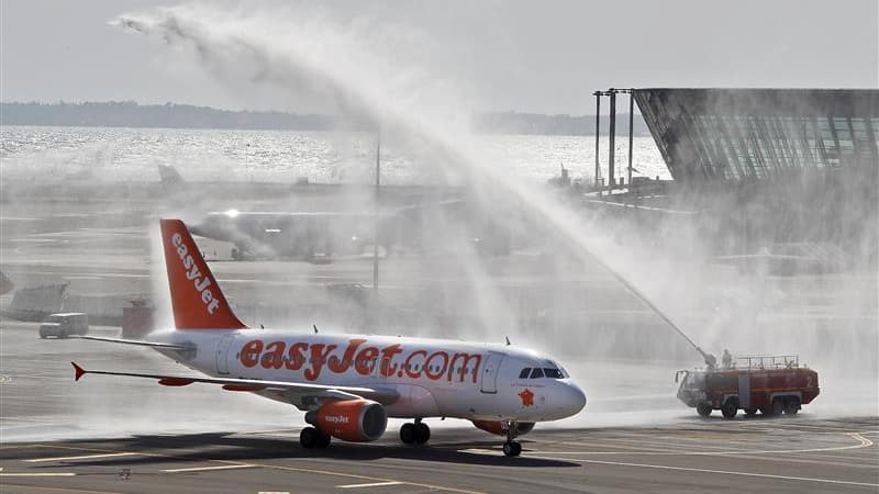 Le Syndicat national des pilotes de lignes (SNPL) a appelé jeudi les pilotes sous contrat de travail français de la compagnie aérienne à bas coûts EasyJet à cesser le travail le mercredi 15, le vendredi 17 et le dimanche 19 août. /Photo d'archives/REUTERS