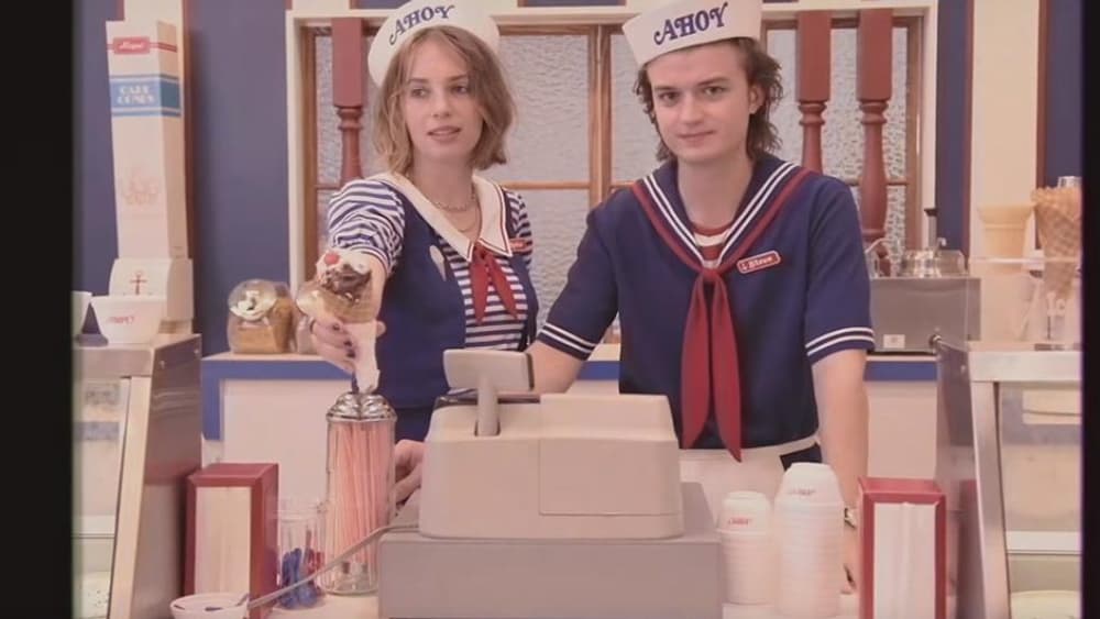 L'étrange teaser de "Stranger Things" troisième saison, en forme de publicité pour une galerie marchande. L'étrange teaser de "Stranger Things" troisième saison, en forme de publicité pour une galerie marchande.