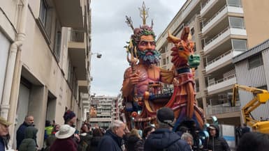 Le roi du carnaval de Nice 2025, roi des Océans, le mercredi 12 février lors de sa première sortie rue Richelmi lors du traditionnel charivari.