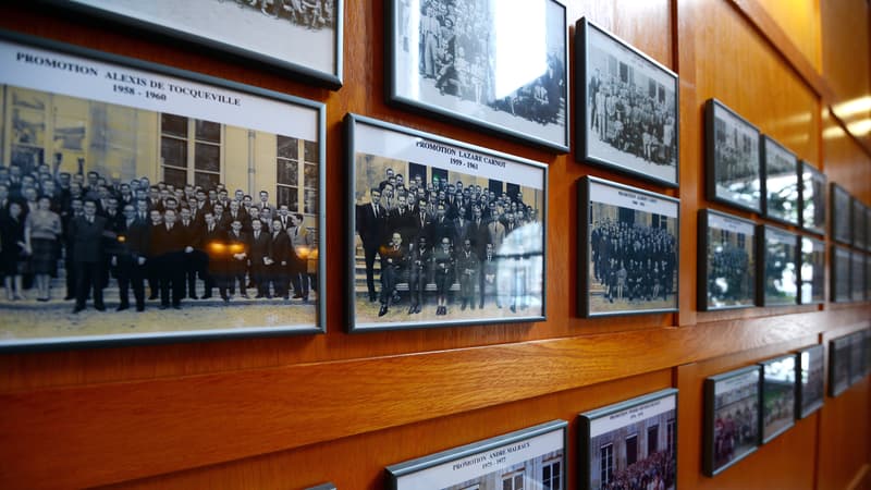 Mur de photos de précédentes promotions de l'ENA dans ses locaux de Strasbourg.