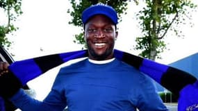 Romelu Lukaku avec l'écharpe de l'Inter Milan, arrivant de Chelsea pour être prêté au club italien, 29 juin 2022
