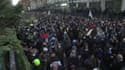 Manifestation à Paris: les images du cortège coupé en deux et totalement encadré par les forces de l'ordre