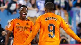 Vinicius Jr et Kylian Mbappé célèbrent ensemble un but du Real Madrid