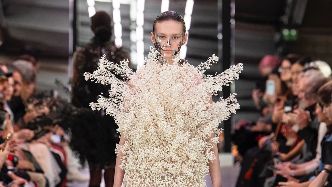 Noir Kei Ninomiya, printemps-été 2024 Noir Kei Ninomiya, printemps-été 2024