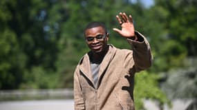 Pierre Kalulu lors de son arrivée à Clairefontaine, en mai 2025.