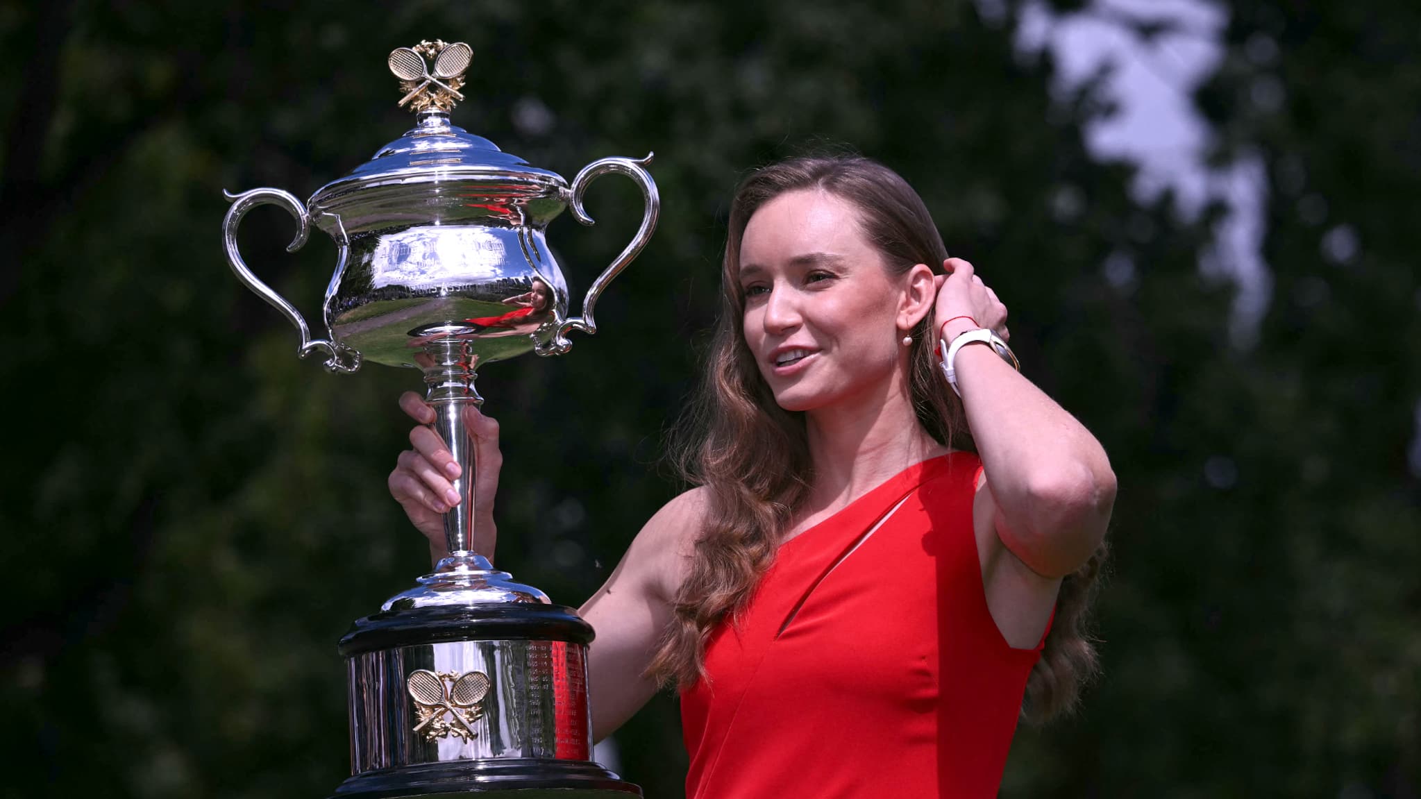 Elena Rybakina savoure son titre à l'Open d'Australie, le 1er février. 