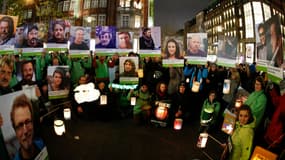 Un rassemblement de soutien aux militants Greenpeace détenus en Russie, le 16 novembre à Hambourg, en Allemagne.