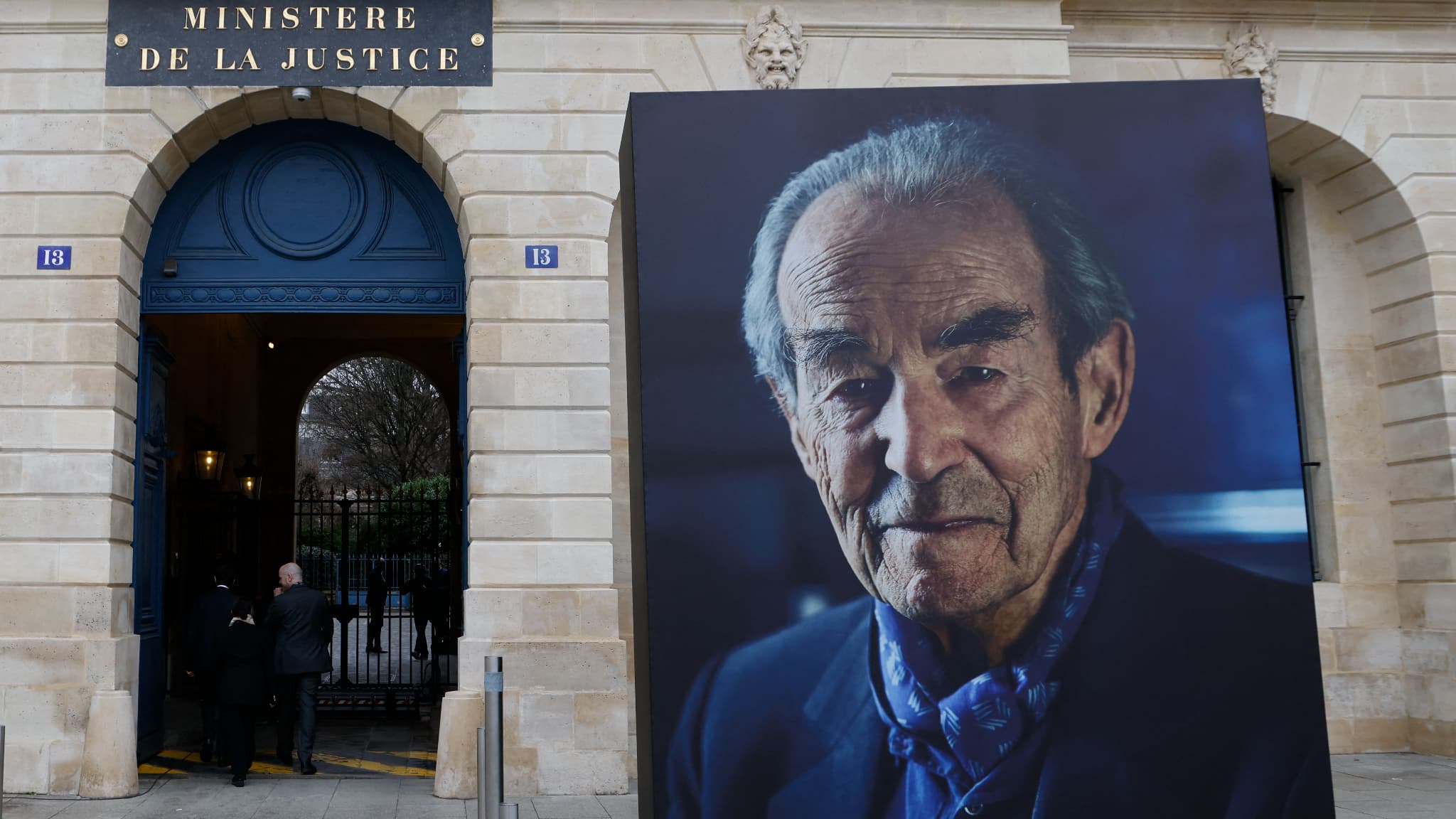 TEXTE DE VICTOR HUGO, CHANSON DE JULIEN CLERC, VEILLÉE FUNÈBRE... CE QUI EST PRÉVU POUR L'ENTRÉE AU PANTHÉON DE ROBERT BADINTER