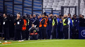 Les services de sécurité lors d'OM-Feyenoord