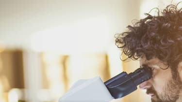 La morphine est un opioïde, c’est-à-dire un dérivé de l’opium classée comme stupéfiant.