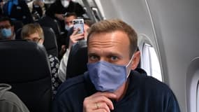 Alexeï Navalny à bord de l'avion qui a atterri ce dimanche à Moscou