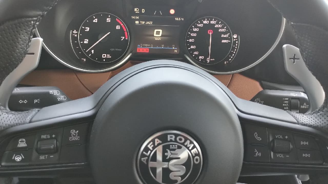 L'Alfa Romeo Giulia Veloce dispose de 280 chevaux. L'Alfa Romeo Giulia Veloce dispose de 280 chevaux.