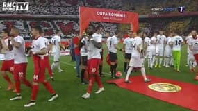 Le tifo magnifique du Dinamo Bucarest en hommage à Patrick Ekeng