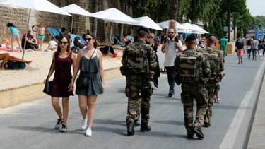 Des soldats de l'opération Sentinelle à Paris Plages, le 22 juillet 2016 à Paris.