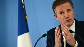 Le candidat DLF à la présidentielle française Nicolas Dupont-Aignan lors d'une conférence de presse au siège de son parti à Paris, le 14 mars 2022
