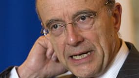 Le ministre français des Affaires étrangères, Alain Juppé, a déclaré que la France et ses alliés envisageraient de passer à une nouvelle étape "sous chapitre VII des Nations unies", c'est-à-dire la possibilité d'un recours à la force, si la médiation de l