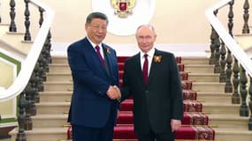 Le président russe Vladimir Poutine accueille Xi Jinping au Kremlin, à Moscou en Russie le 9 mai 2024 