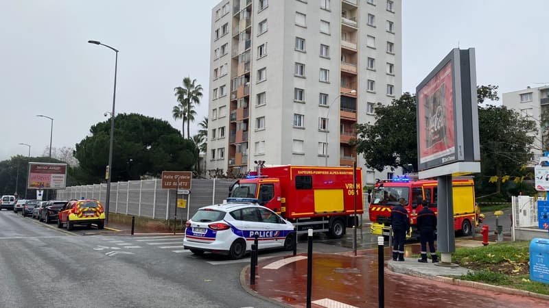 Un immeuble est confiné ce vendredi matin, avenue du Riou à Cannes.