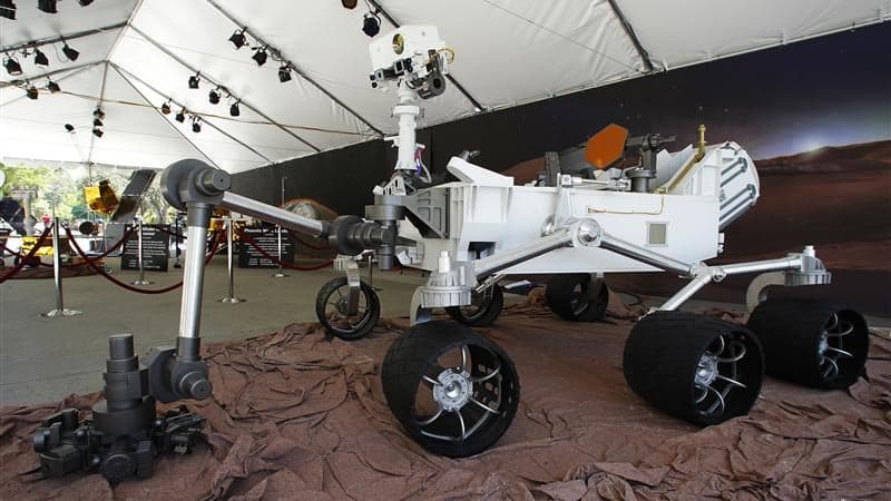 Modèle à l'échelle de Curiosity. Au terme d'un voyage de huit mois dans l'espace, le nouveau robot de la Nasa devrait se poser lundi sur Mars pour vérifier si la Planète rouge n'abrite pas des traces de constituants de la vie autre que l'eau recherchée lo