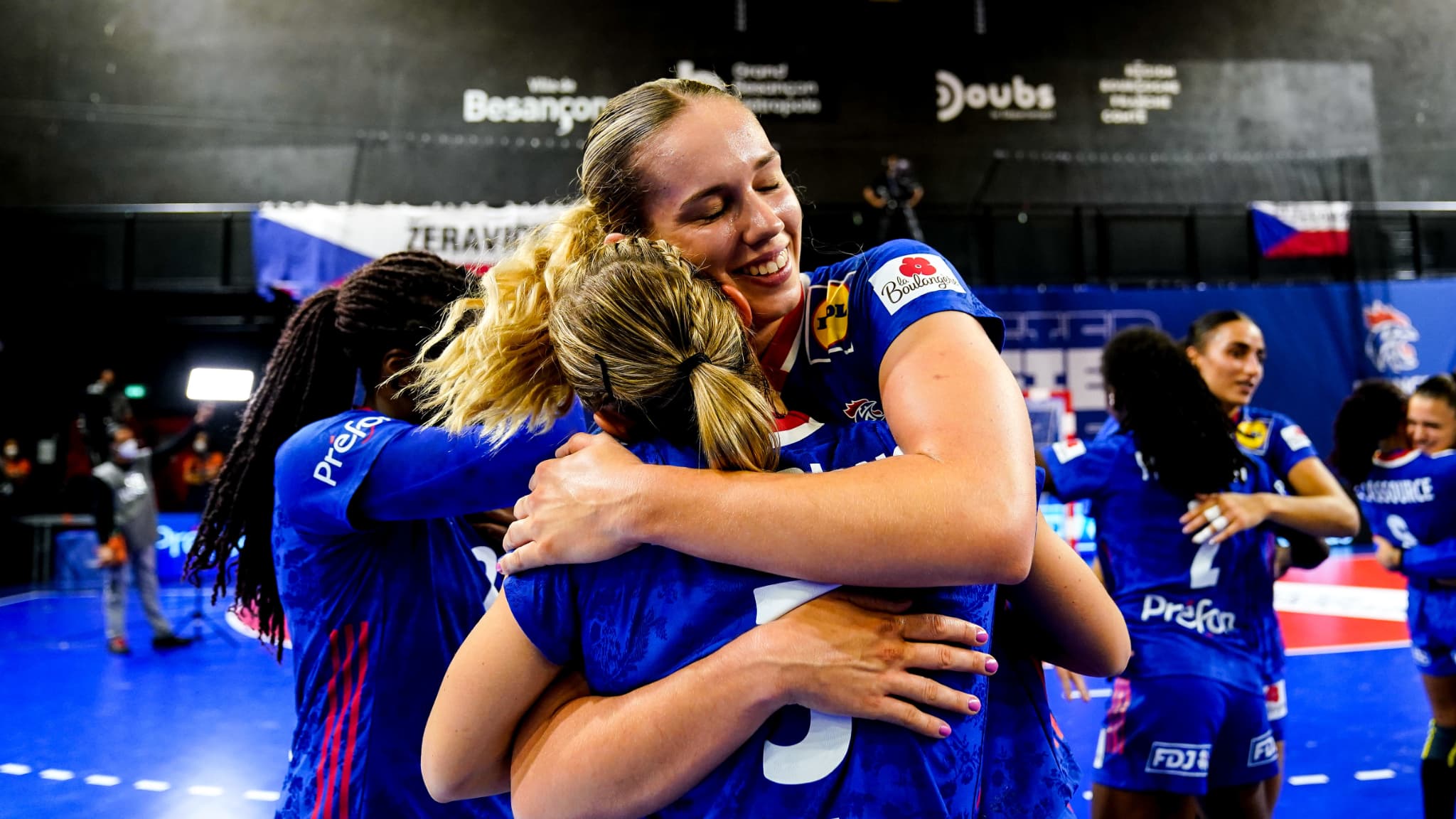 Handball Les Bleues Ecrasent La Republique Tcheque Pour Leur Rentree Apres Les Jo