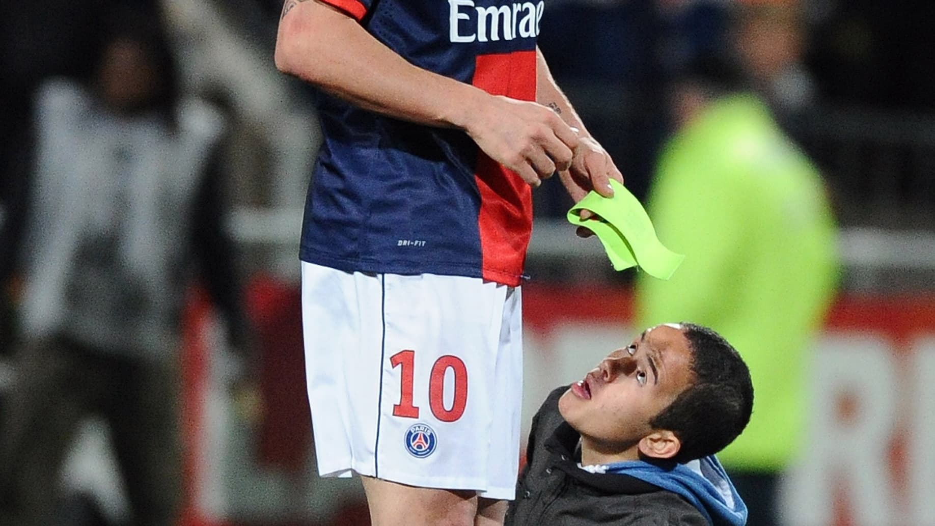L'ado aux pieds de Zlatan Ibrahimovic L'ado aux pieds de Zlatan Ibrahimovic