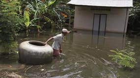 Inondations dans la province cambodgienne de Kandal. Les négociations sur le climat sous l'égide de l'Onu ont repris à Panama mais l'espoir est mince de sortir de l'impasse sur le successeur du protocole de Kyoto. L'Australie et la Norvège ont proposé un
