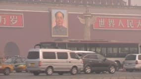 La place Tienanmen de Pékin sous le "brouillard" de la pollution mardi 29 janvier